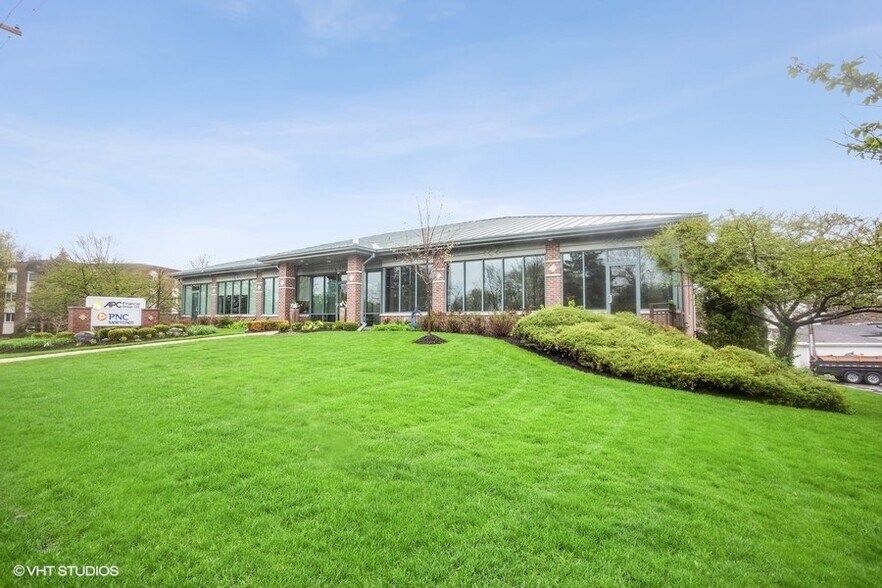 More Photos Of 1150 W Northwest Hwy, Mount Prospect Office For Sale