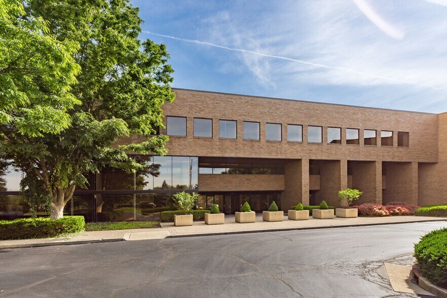 More Photos Of 5000 Arlington Centre Blvd, Upper Arlington Office For Lease