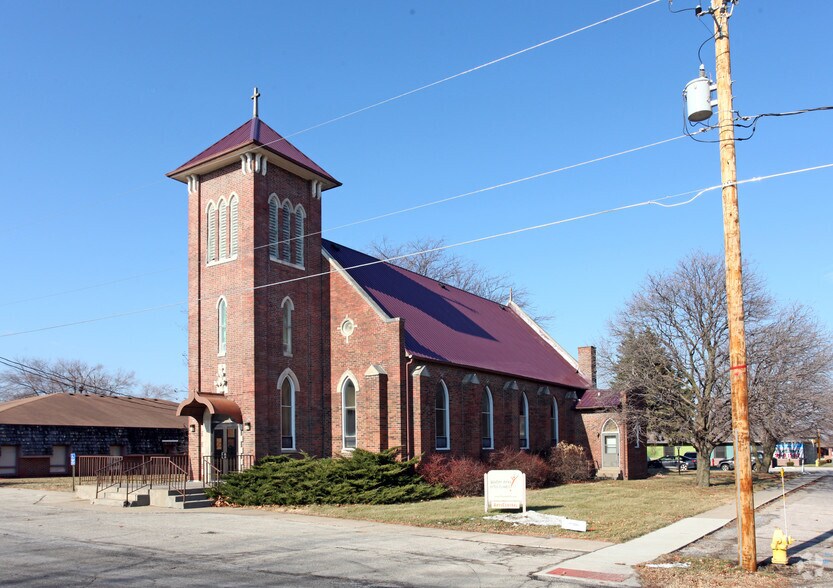 More Photos Of 250 4th St, Waukee Religious Facility For Lease