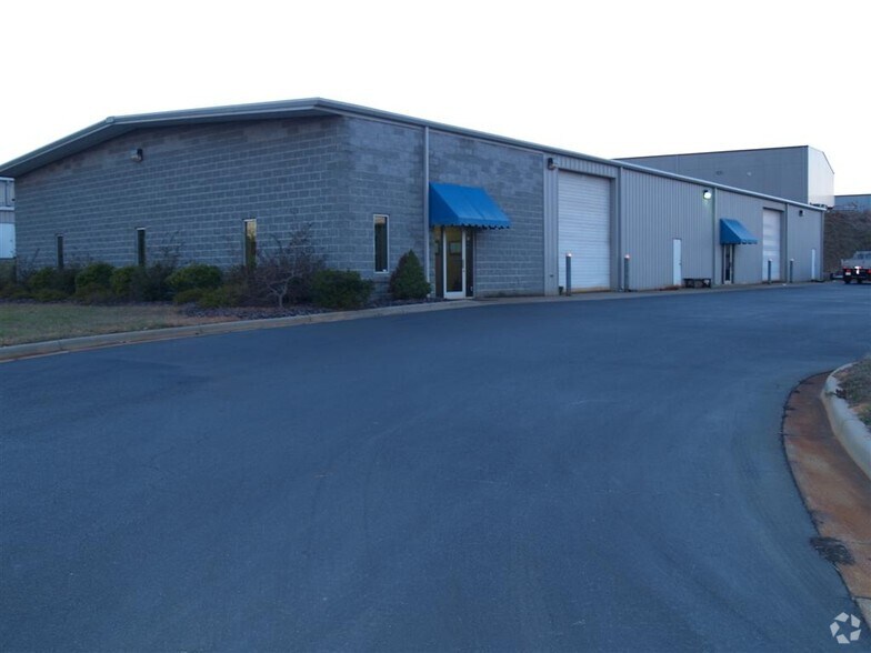 Primary Photo Of 117 Infield Ct, Mooresville Warehouse For Lease