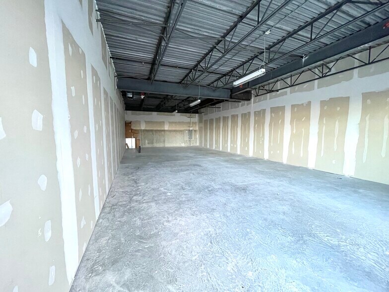 More Photos Of 3131 27th St NE, Calgary Storefront For Sale