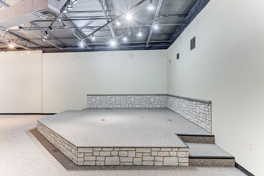 More Photos Of 9802 Whithorn Dr, Houston Office For Sale