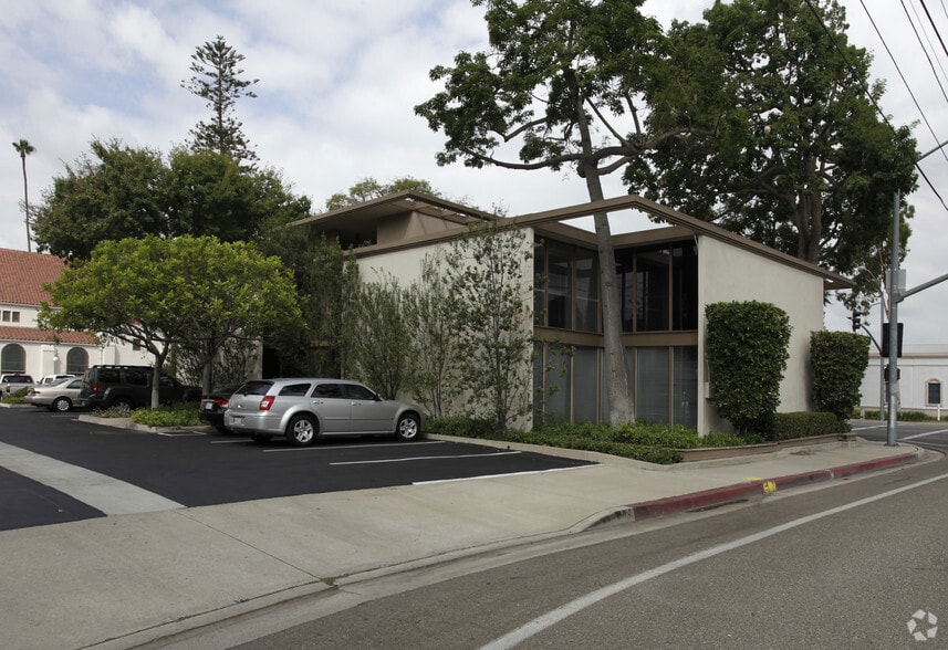 More Photos Of 850 E Chapman Ave, Orange Loft Creative Space For Lease
