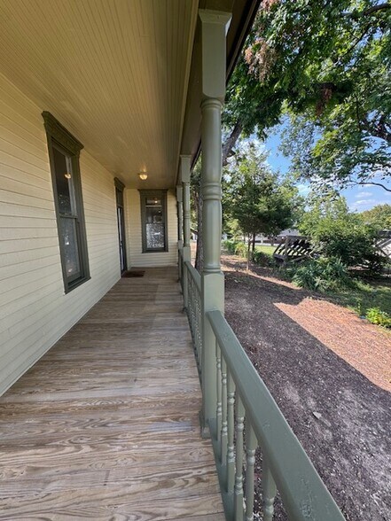 More Photos Of 612 S Rogers St, Waxahachie Office For Sale