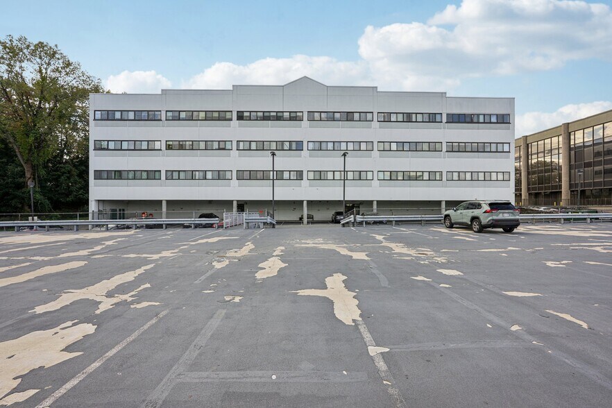 More Photos Of 970 N Broadway, Yonkers Medical For Lease