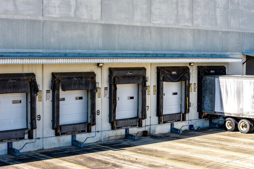 More Photos Of 121 Plantation Oaks Dr, Thomasville Manufacturing For Lease