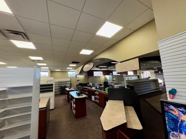 More Photos Of 640 N Fountain Ave, Springfield Freestanding For Sale