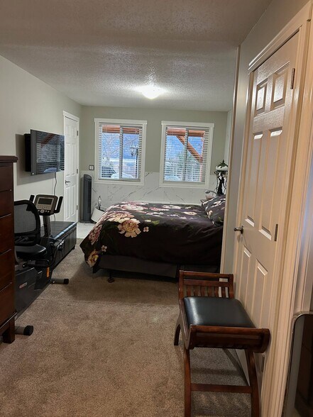 More Photos Of 101 Oak St, Fauquier Hotel For Sale