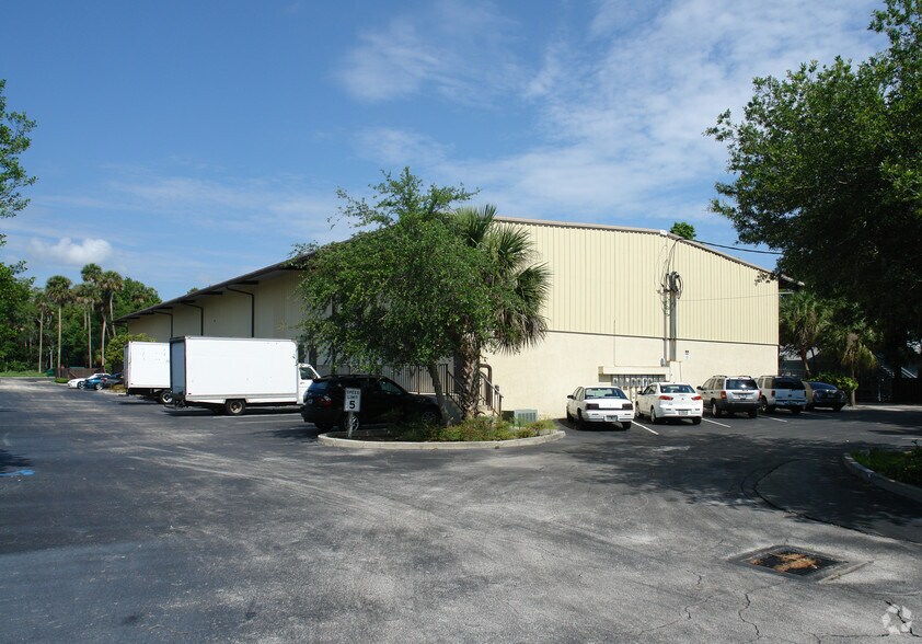 Primary Photo Of 413 Oak Pl, Port Orange Warehouse For Lease