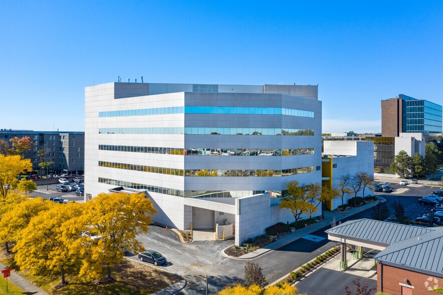 More Photos Of 801-803 W Big Beaver Rd, Troy Office For Lease