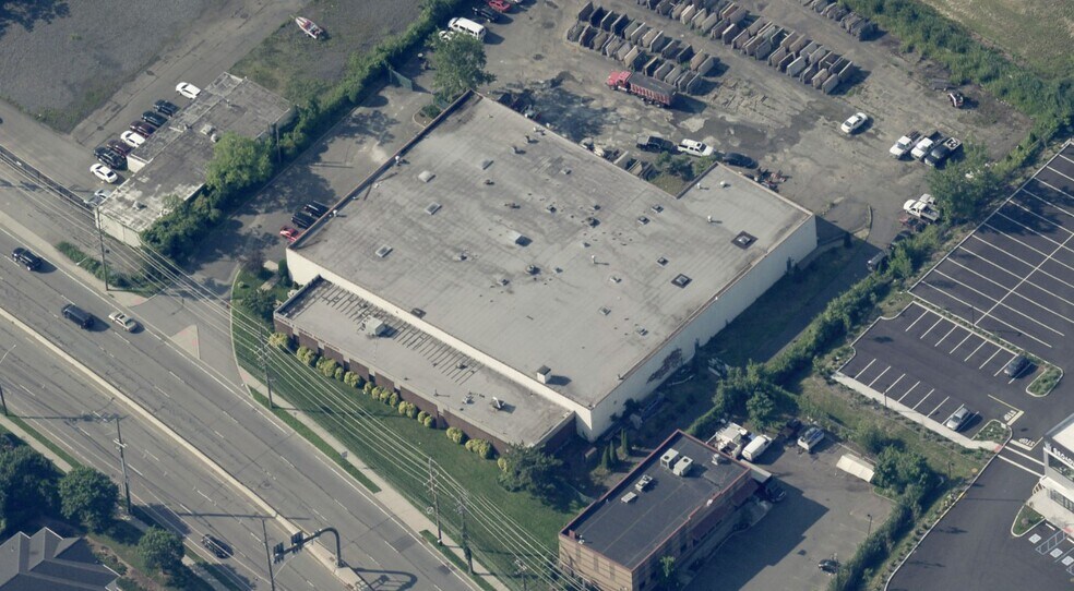 More Photos Of 890 Paterson Plank Rd, East Rutherford Manufacturing For Lease