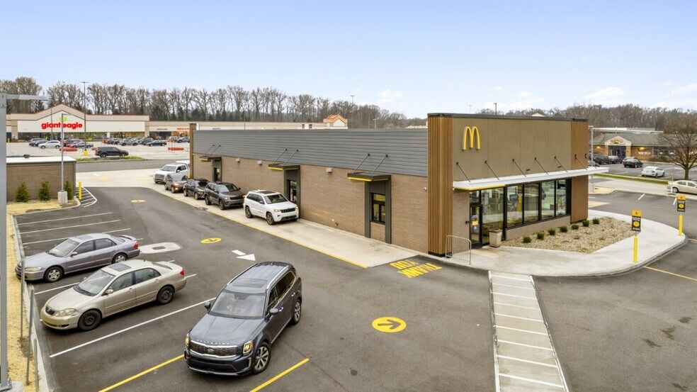 More Photos Of 1795 Snow Rd, Parma Unknown For Lease