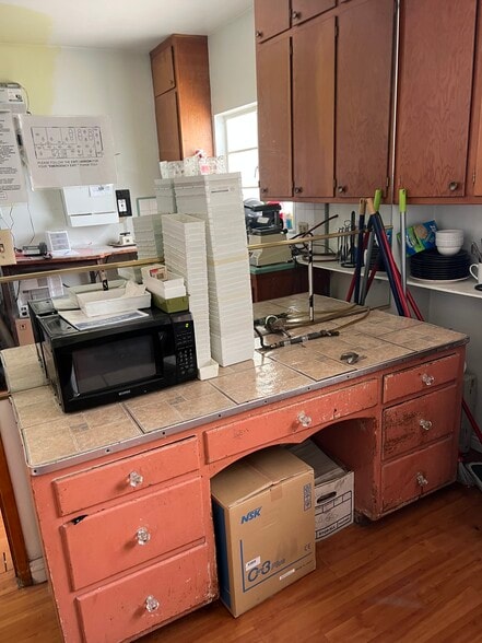 More Photos Of 13175 Paramount Blvd, South Gate Office For Sale