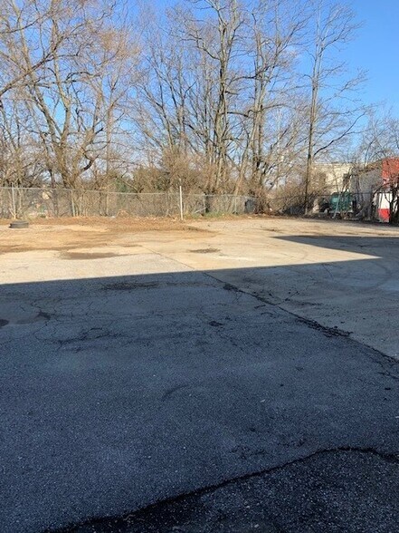 More Photos Of 2015 Family Cir, Lexington Freestanding For Lease