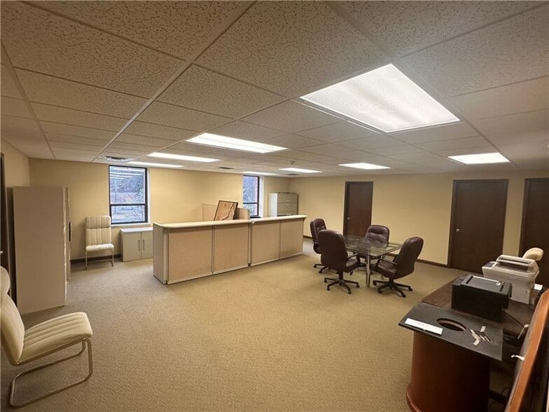 More Photos Of 3000 McKnight East Dr, Pittsburgh Office For Sale