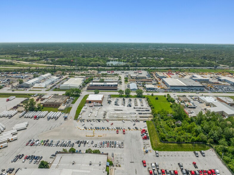 More Photos Of 2950 W 167th St, Markham Warehouse For Lease
