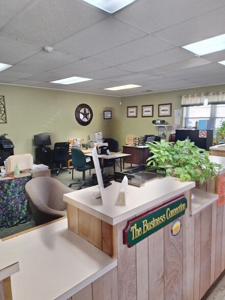 More Photos Of 618 N Salisbury Ave, Spencer Office For Sale
