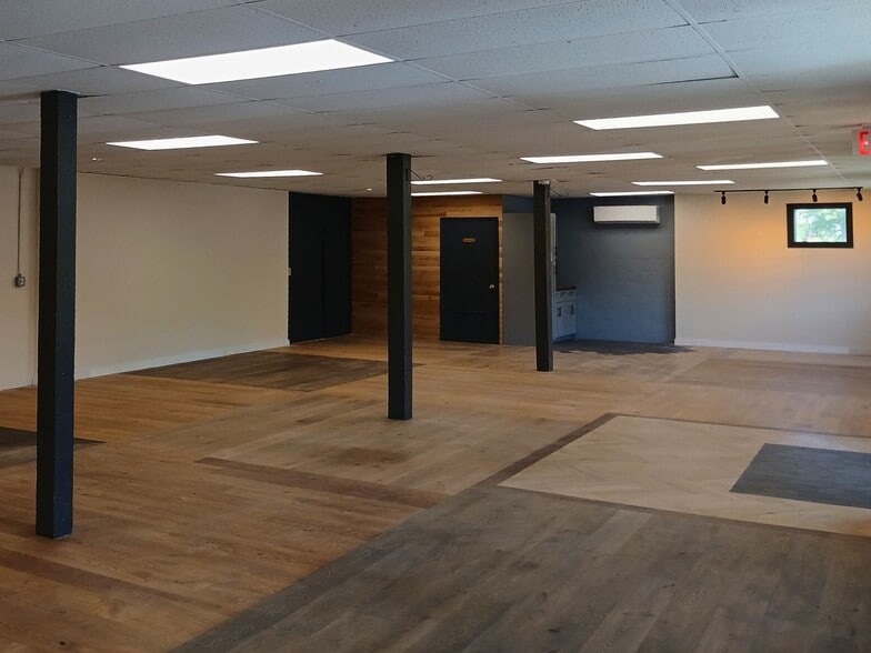 More Photos Of 3154-3156 US 70 Hwy, Black Mountain Office For Lease