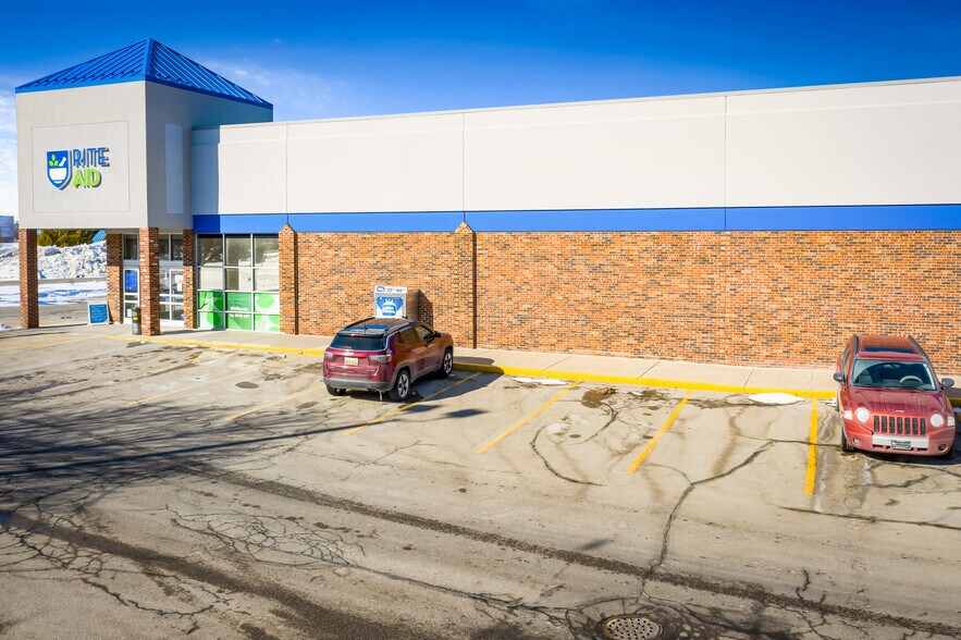 More Photos Of 195 M 66 N, Charlevoix Drugstore For Sale