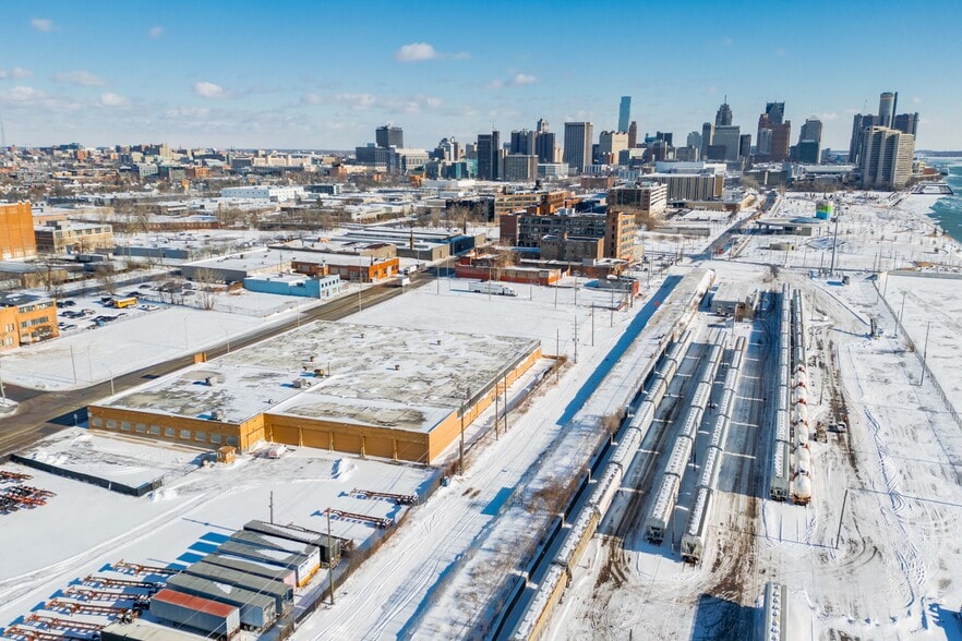 More Photos Of 2121-2225 W Fort St, Detroit Warehouse For Lease