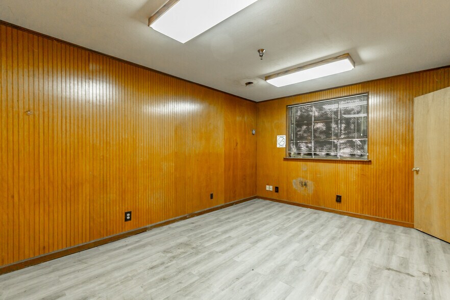 More Photos Of 406 4th Ave, Dalton Manufacturing For Sale