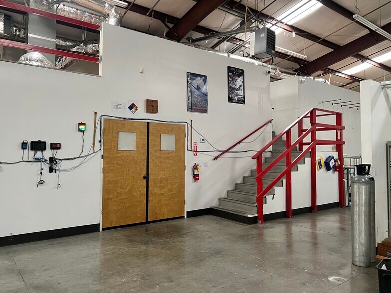 More Photos Of 2482 Progress Dr, Redding Manufacturing For Sale