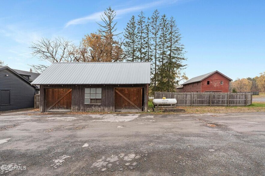 More Photos Of 5922-5926 NY-81, Greenville Light Manufacturing For Sale