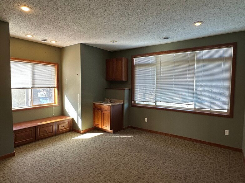 More Photos Of 7945 Stone Creek Dr, Chanhassen Medical For Lease