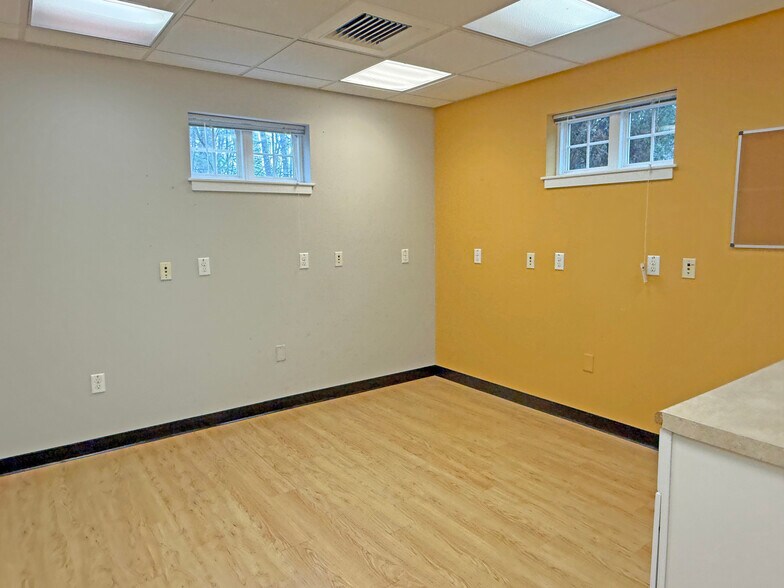 More Photos Of 5 Clark Way, Somersworth Medical For Lease