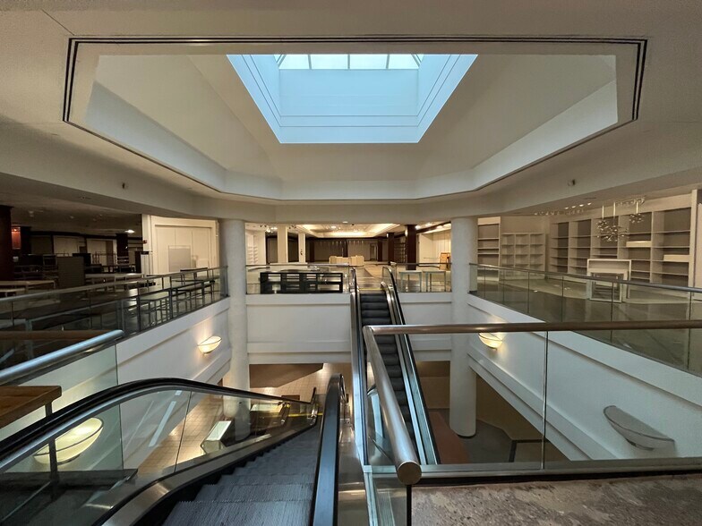 Primary Photo Of 200 Beaver Valley Mall, Monaca Freestanding For Lease