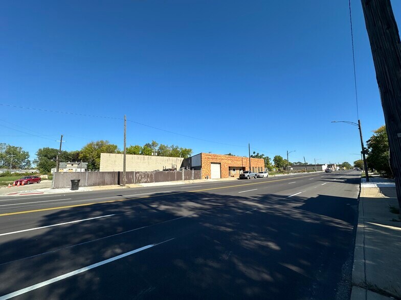 More Photos Of 5431 E Davison St, Detroit Warehouse For Sale