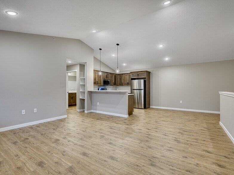 More Photos Of 102 Ridge Rd, Osceola Apartments For Sale