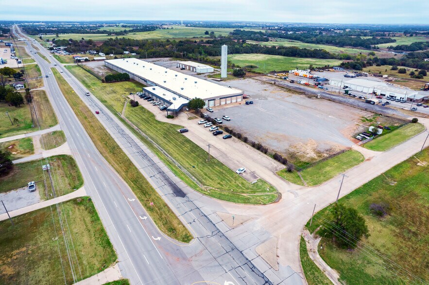 More Photos Of 7576 N Highway 81, Duncan Manufacturing For Sale