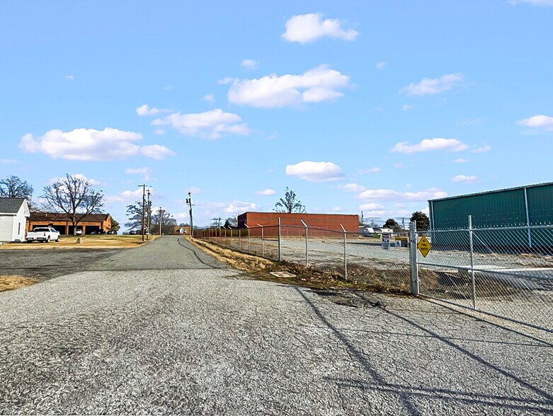 More Photos Of 1221 Thrower Rd, Pleasant Garden Manufacturing For Sale