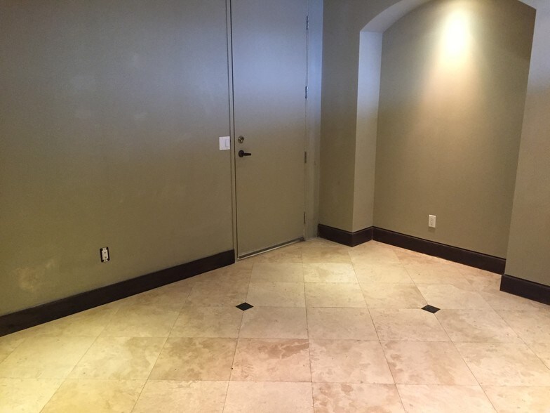 More Photos Of 11040 Santa Monica Blvd, Los Angeles Office For Lease