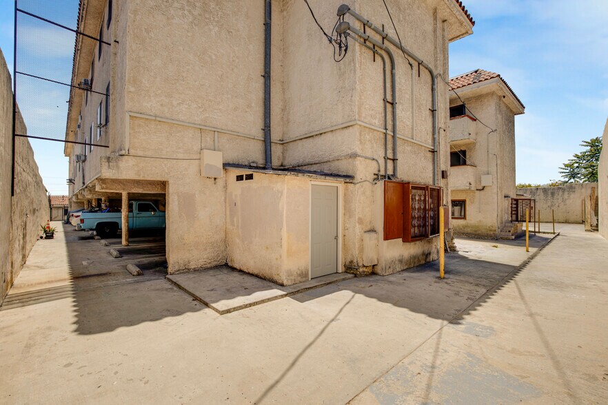 More Photos Of 3405 N Figueroa St, Los Angeles Apartments For Sale