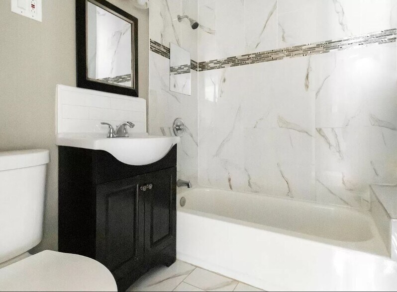 More Photos Of 6927 S Hermitage Ave, Chicago Apartments For Sale