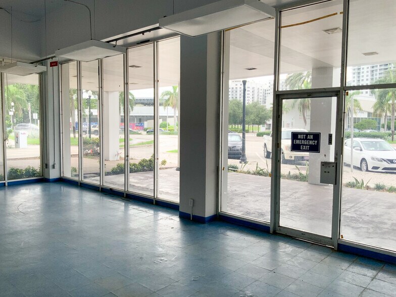 More Photos Of 1720 Harrison St, Hollywood Office Residential For Sale