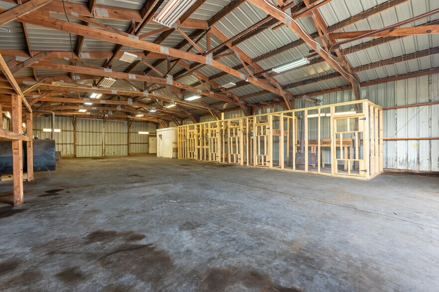 More Photos Of 130 Day St, Seymour Warehouse For Lease