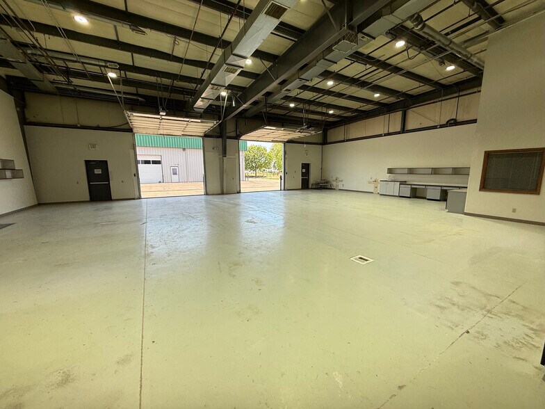 More Photos Of 418 8th St SE, Loveland Warehouse For Sale
