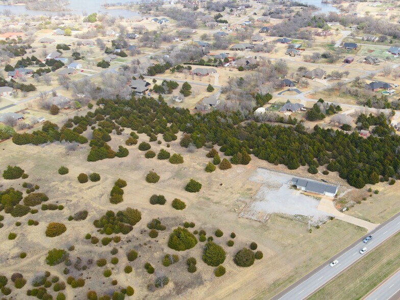 More Photos Of 13433 NW Expressway, Piedmont Flex For Sale