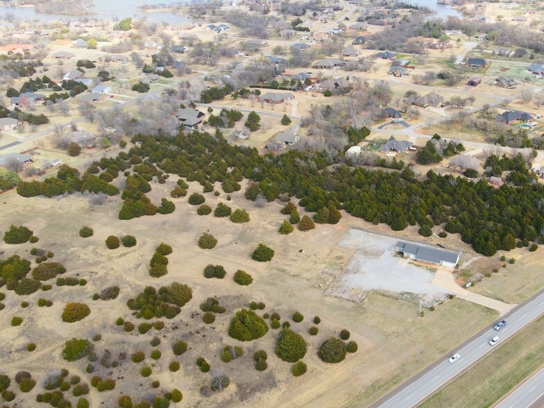 More Photos Of 13433 NW Expressway, Piedmont Flex For Sale