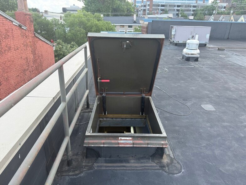 More Photos Of 260 E University Ave, Cincinnati Medical For Sale