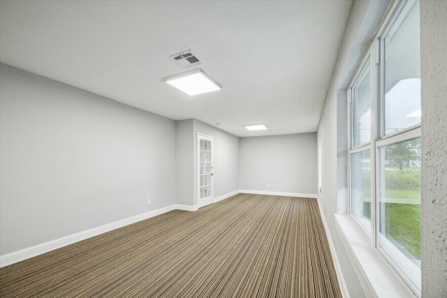 More Photos Of 28011 High Meadow Rd, Tomball Office Residential For Lease