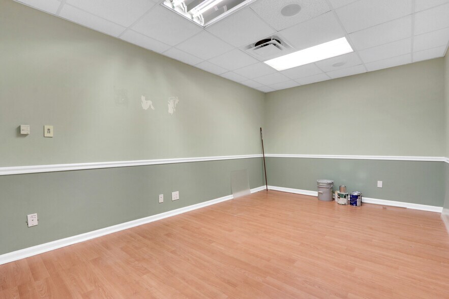 More Photos Of 2240 Palm Beach Lakes Blvd, West Palm Beach Office For Sale