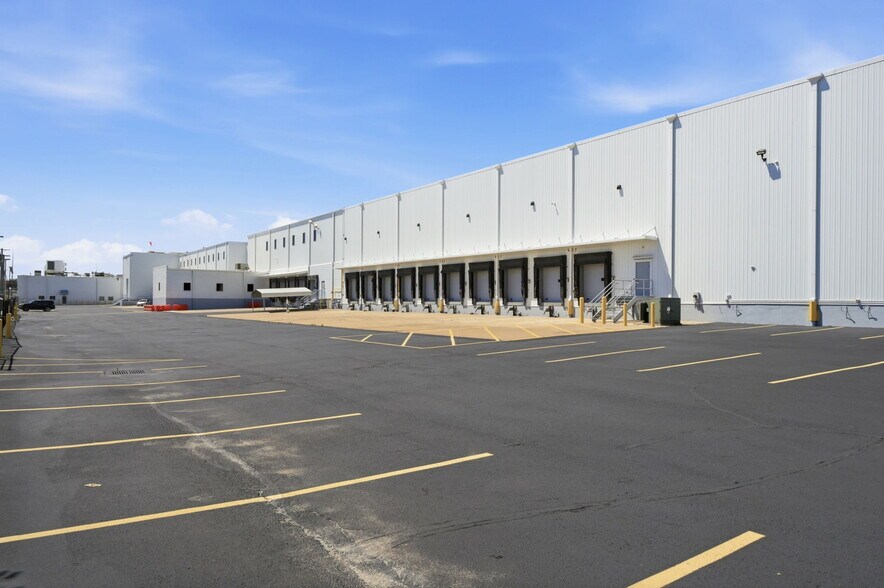 More Photos Of 3737 N Broadway, Saint Louis Refrigeration Cold Storage For Lease