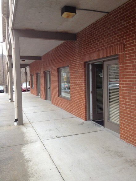 More Photos Of 525-595 Main St, Laurel Office Residential For Sale