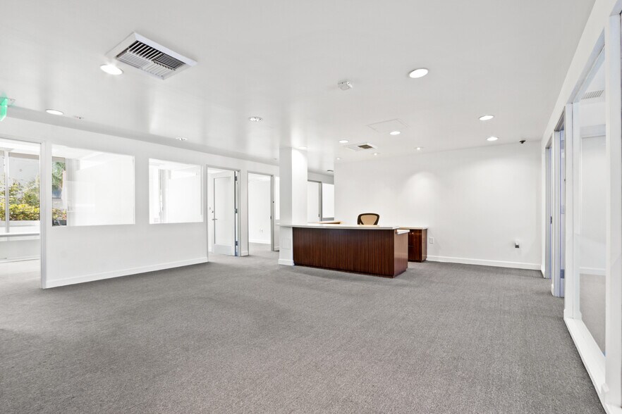 More Photos Of 270 N Canon Dr, Beverly Hills Office For Lease