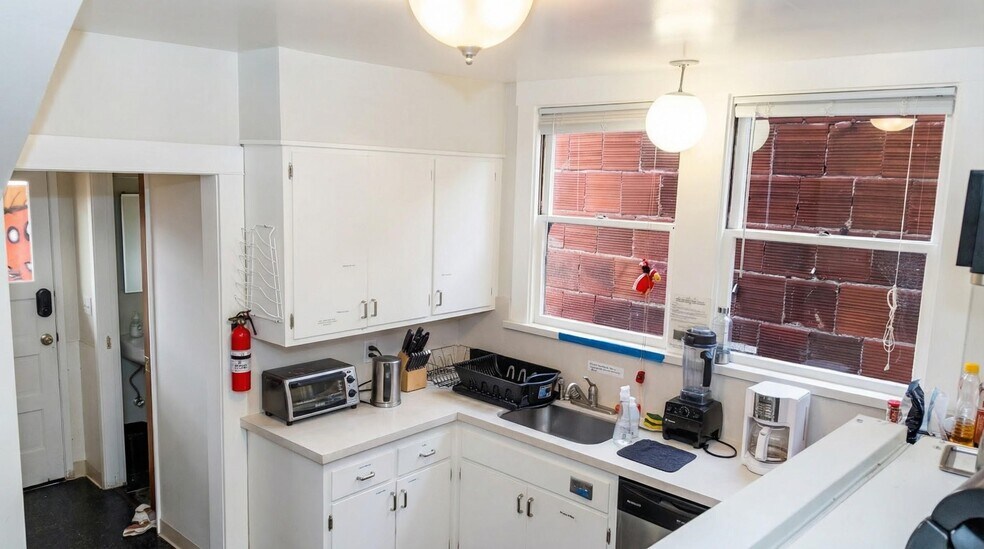 More Photos Of 2633 Regent St, Berkeley Multifamily For Sale