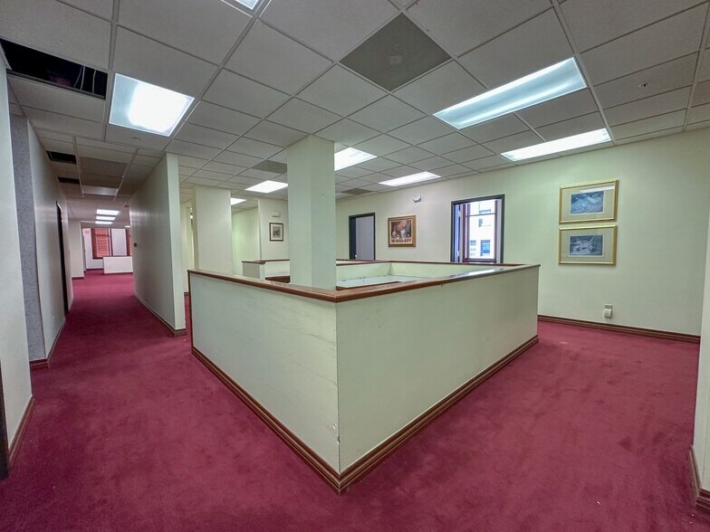 More Photos Of 200 S 6th St, Springfield Office For Lease